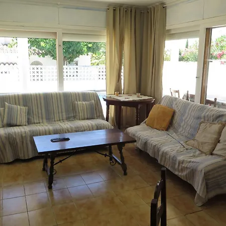 Ref Garr11 Villa Roses