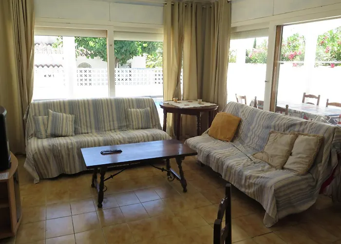 Ref Garr11 Villa Roses