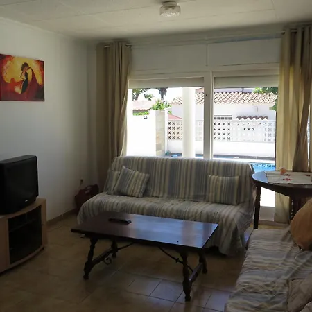 Villa Ref Garr11 Roses